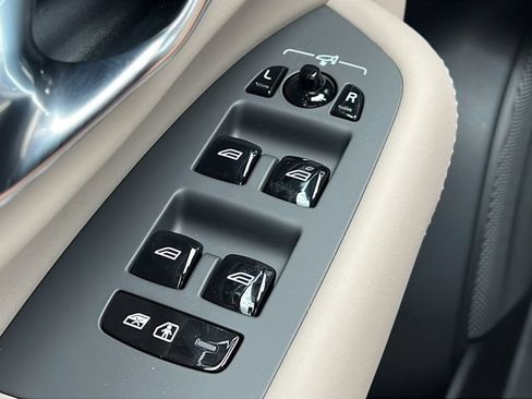 New 2026 Volvo XC90 B6 Plus w/ Protection Package Premier AWD/4WD image 19