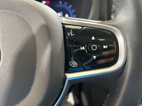 Used 2025 Volvo XC60 B5 Plus image 25