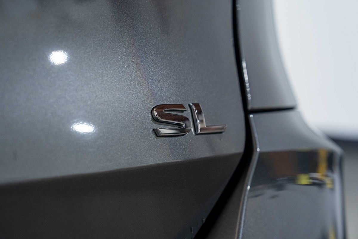 Used 2018 Nissan Rogue SL w/ Premium Package FWD image 5