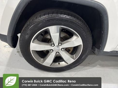 Used 2014 Jeep Grand Cherokee Limited w/ Luxury Group II image 42