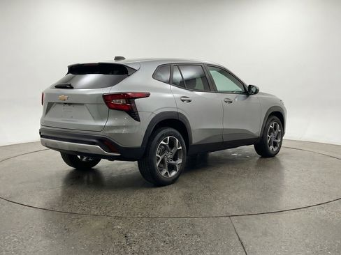 Used 2025 Chevrolet Trax LT image 9