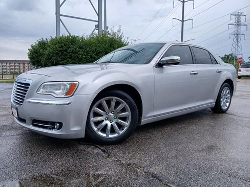 Used 2012 Chrysler 300 Limited image 1
