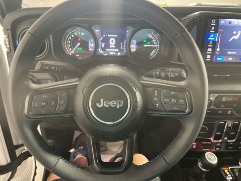 Used 2024 Jeep Wrangler Unlimited Rubicon 4xe AWD/4WD image 16