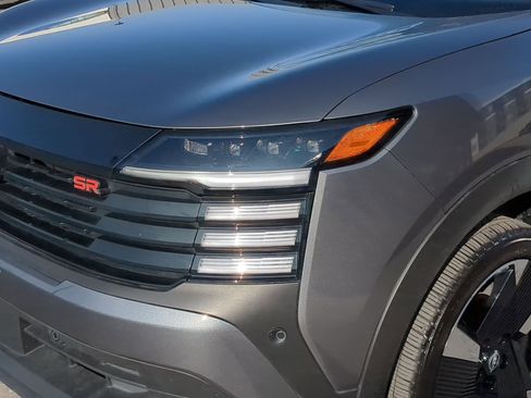 Used 2025 Nissan Kicks SR image 12