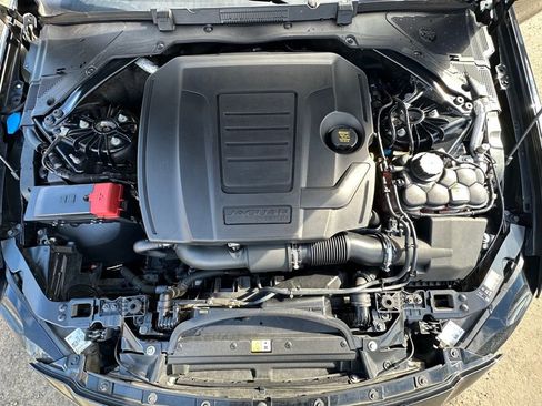 Used 2018 Jaguar XE Premium image 19