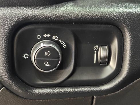 Used 2021 RAM 1500 Big Horn AWD/4WD image 40