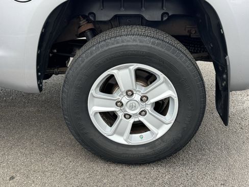 Used 2014 Toyota Tundra SR5 w/ SR5 Upgrade Package image 39