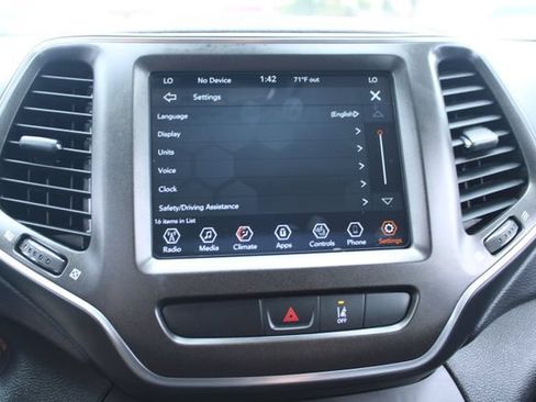 Used 2022 Jeep Cherokee Trailhawk AWD/4WD image 27