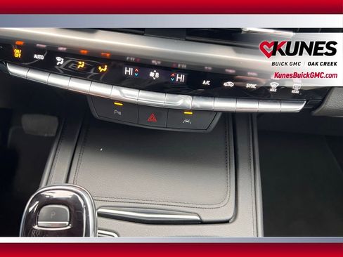 Used 2025 Cadillac XT4 Premium Luxury image 21