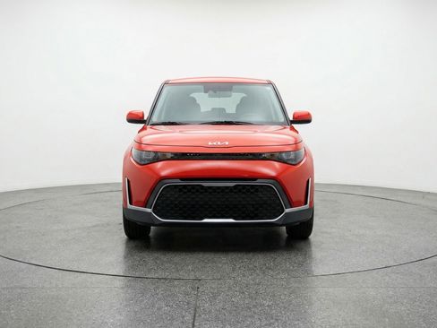 Used 2025 Kia Soul LX w/ LX Technology Package image 2