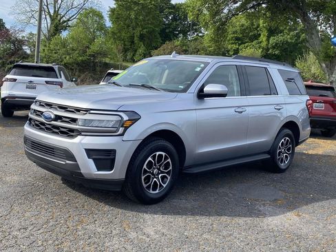 Used 2024 Ford Expedition XLT image 3