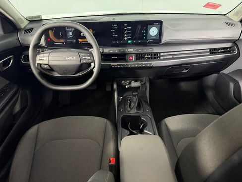 Used 2025 Kia K4 LXS image 14