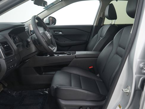 Used 2025 Nissan Rogue SV w/ SV Premium Package image 24