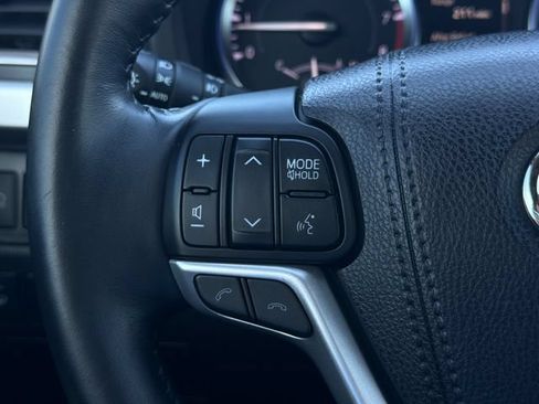 Used 2017 Toyota Highlander XLE FWD image 26