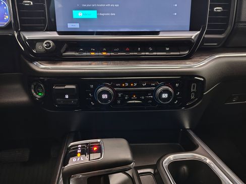 Used 2023 Chevrolet Silverado 1500 LTZ image 32