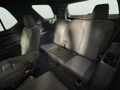 Used 2023 Chevrolet Traverse LT FWD image 26