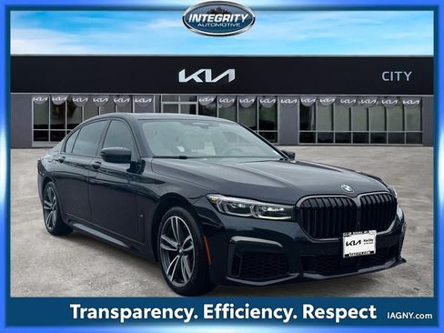 Used 2022 BMW 740i xDrive w/ M Sport Package AWD/4WD image 1