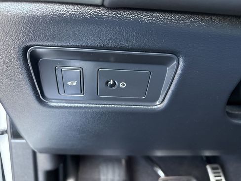 Used 2018 Land Rover Range Rover Sport SVR image 14
