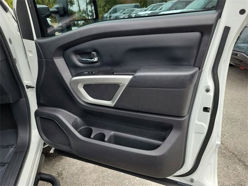 Used 2024 Nissan Titan SV w/ SV Convenience Package image 33