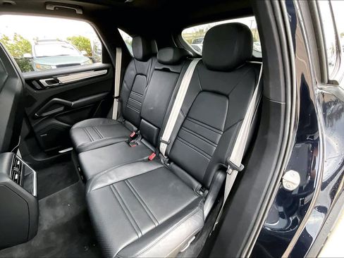 Used 2023 Porsche Cayenne image 38