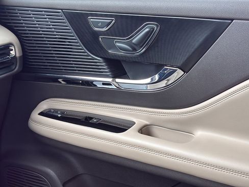 Used 2022 Lincoln Corsair FWD image 23