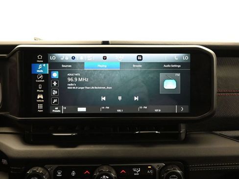 Used 2025 Jeep Wrangler Unlimited Rubicon w/ Convenience Group AWD/4WD image 23