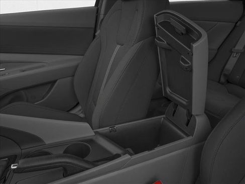 New 2025 Hyundai Elantra SE image 10