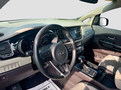 Used 2018 Kia Sedona SX Limited image 10