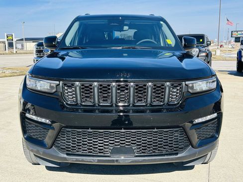 Used 2023 Jeep Grand Cherokee Limited w/ Black Appearance Package image 36