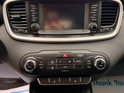 Used 2017 Kia Sorento LX w/ LX Convenience Package image 13