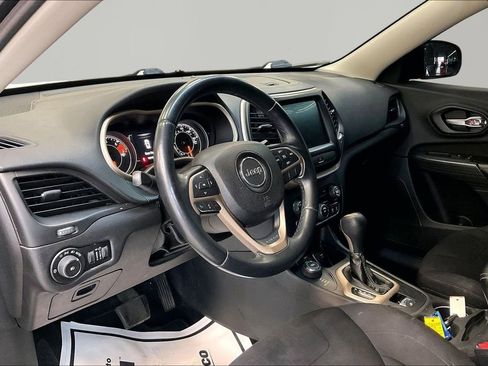 Used 2016 Jeep Cherokee Latitude AWD/4WD image 19