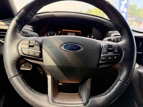 Used 2020 Ford Explorer XLT w/ Equipment Group 202A AWD/4WD image 19