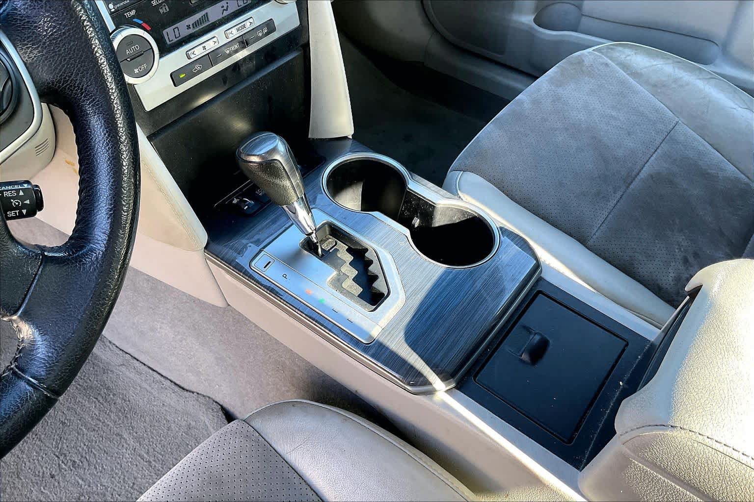 Used 2014 Toyota Camry XLE w/ Leather Package FWD image 16