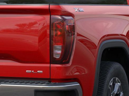 New 2026 GMC Sierra 1500 SLE image 23