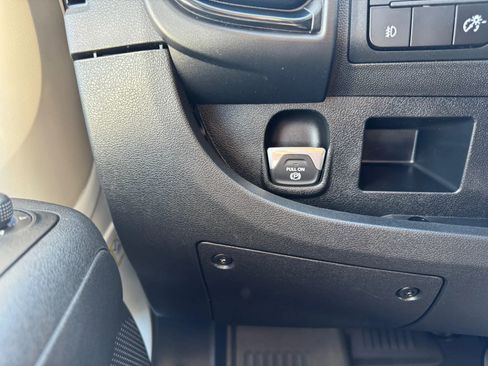 Used 2022 RAM ProMaster 2500 w/ Driver Convenience Group image 11