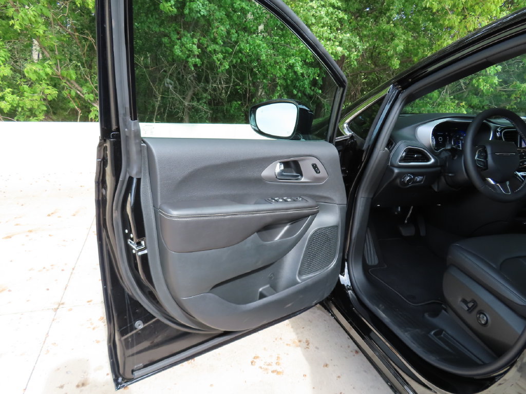 New 2027 Chrysler Pacifica Select FWD image 20