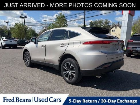 Used 2023 Toyota Venza LE AWD/4WD image 5