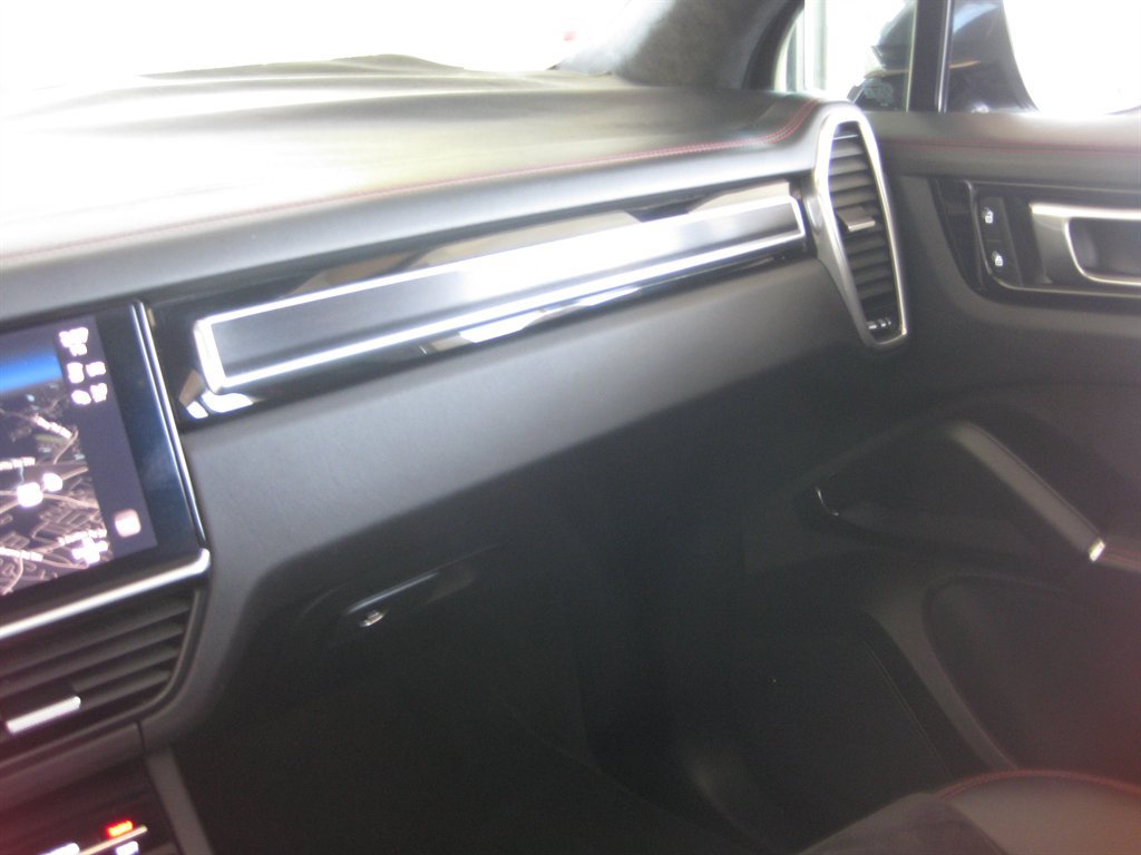 Used 2023 Porsche Cayenne GTS w/ Assistance Package AWD/4WD image 16