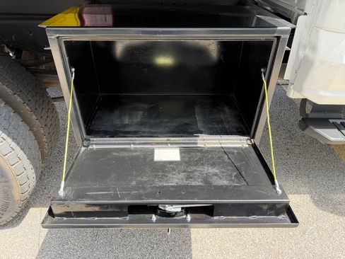 Used 2024 Ford F550 4x4 Regular Cab Super Duty image 14