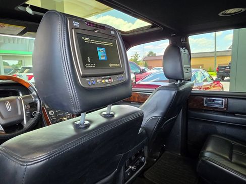 Used 2015 Lincoln Navigator 4WD image 23