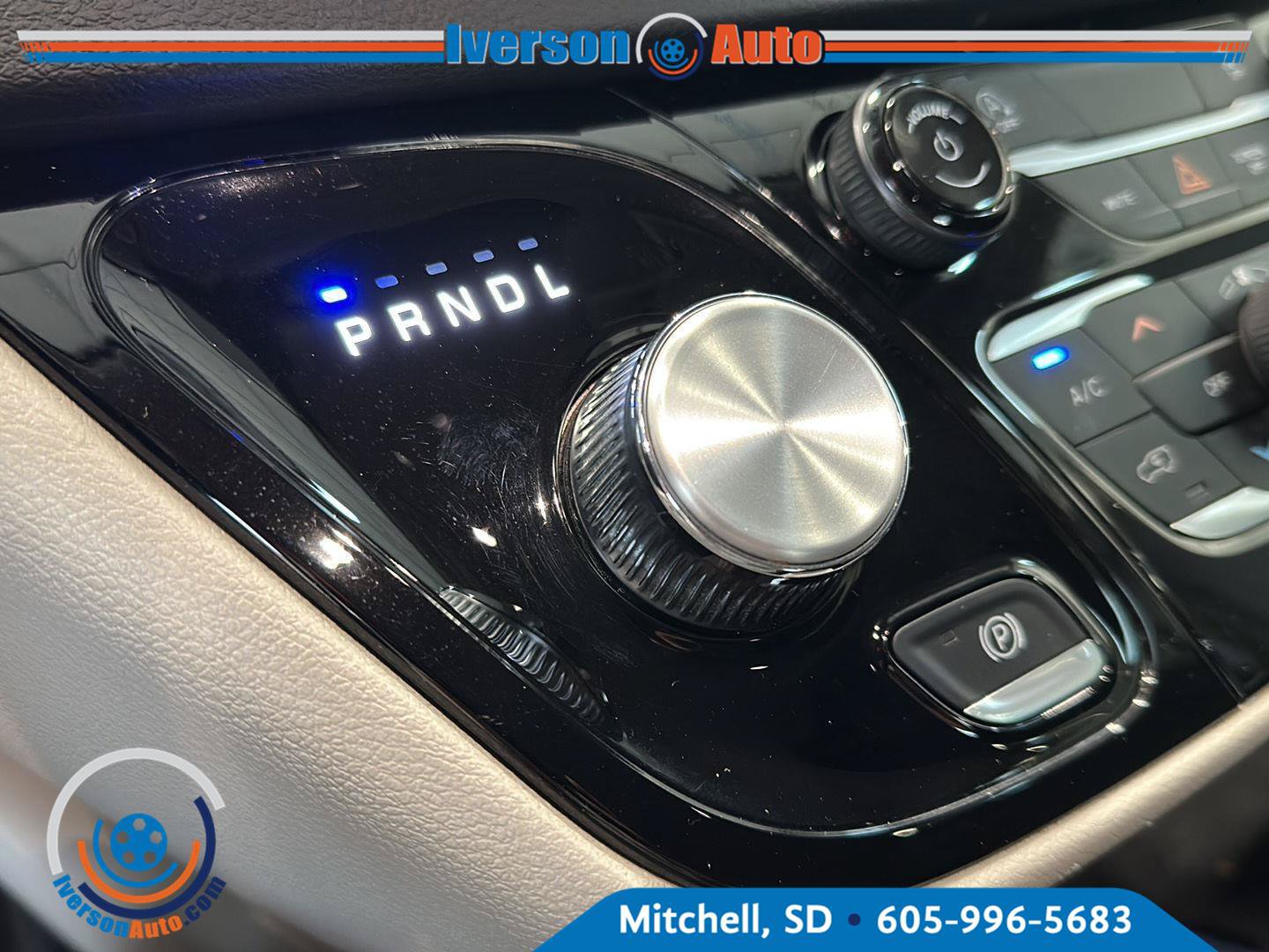 Used 2023 Chrysler Voyager LX FWD image 21