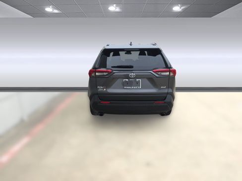 Used 2019 Toyota RAV4 XLE image 9