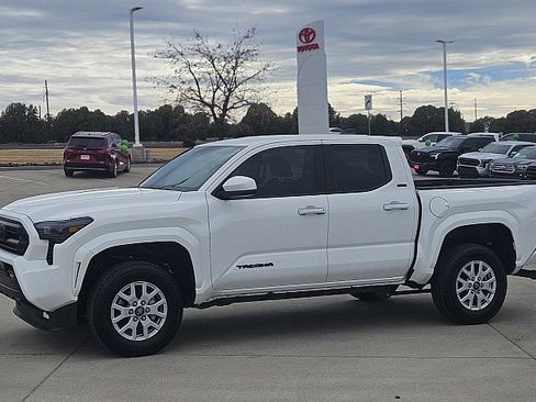 Used 2025 Toyota Tacoma SR5 image 22