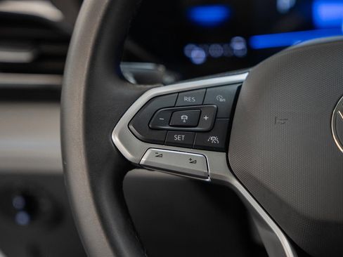 Used 2024 Volkswagen Taos SE AWD/4WD image 32