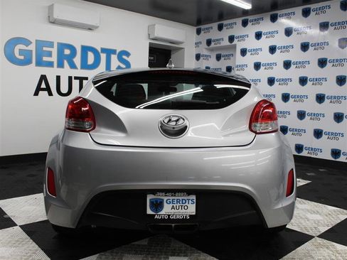 Used 2016 Hyundai Veloster BASE image 3