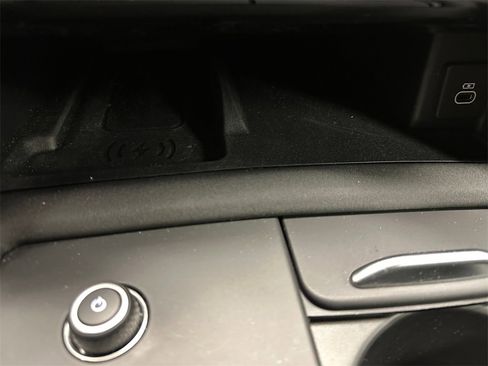 Used 2024 Land Rover Discovery Dynamic SE image 22