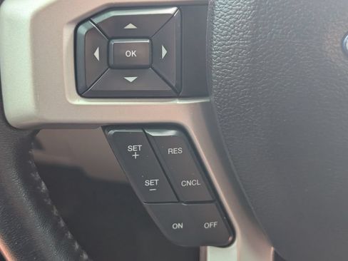 Used 2017 Ford F250 XLT w/ XLT Premium Package AWD/4WD image 12