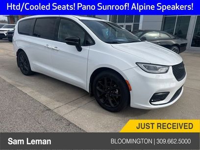 Used 2025 Chrysler Pacifica Limited