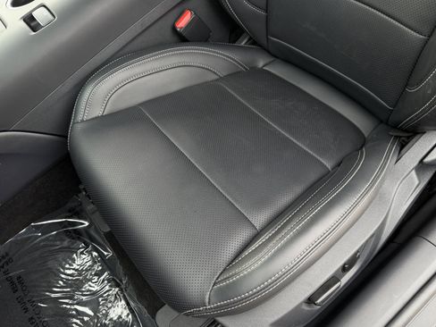 Used 2025 Ford Mustang Premium image 21