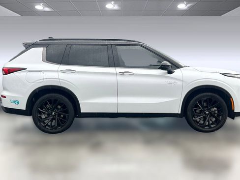 Used 2025 Mitsubishi Outlander SEL image 7